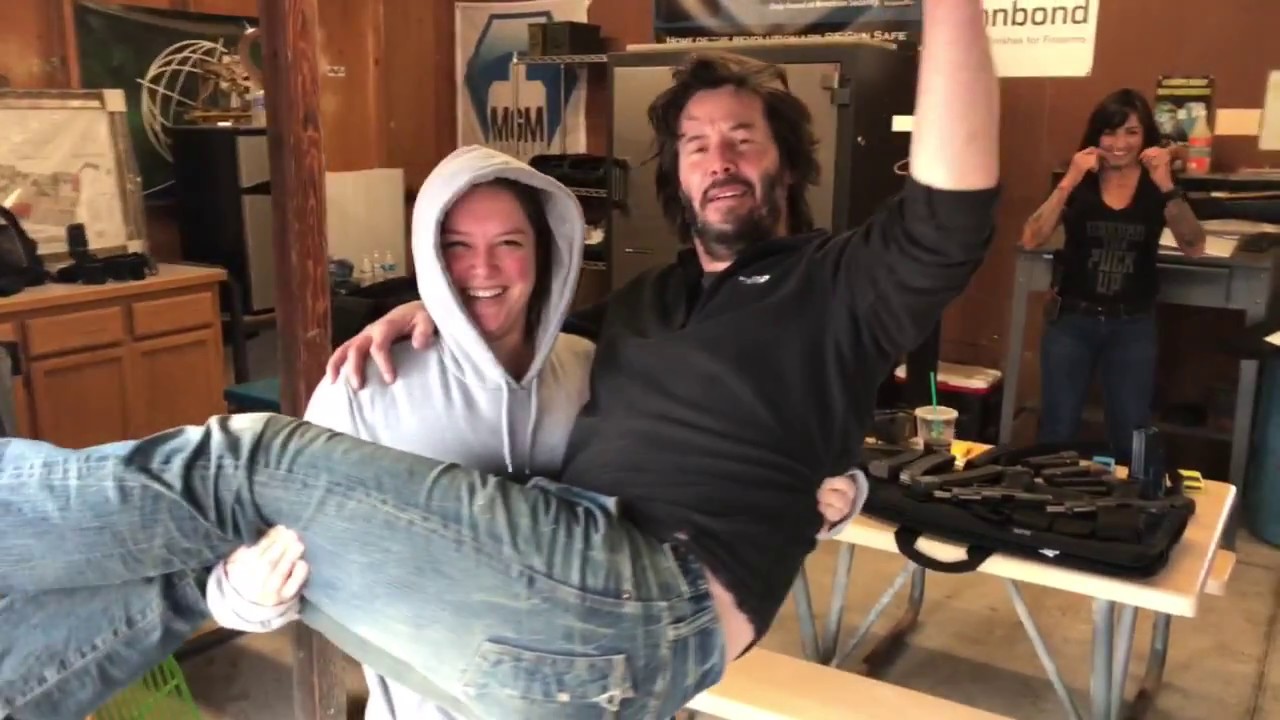 The Loon picks up Keanu Reeves💪🏻🙄