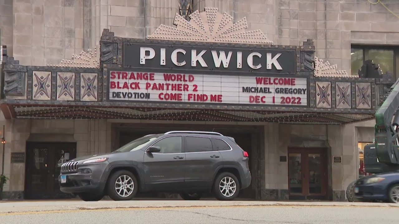Park Ridge's iconic Pickwick Theatre closing its doors