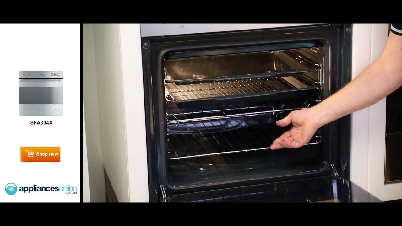 An expert examines the SMEG SFA304X wall oven - Appliances Online