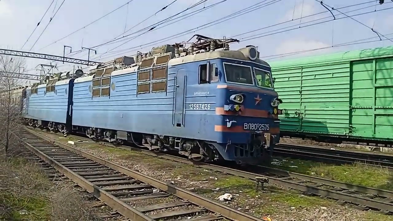 Тепловоз ТЭЗЗА-0119 ЭлектровозВЛ80С-2575 поезд сообщением 078 МангистауАлматы-2станция Алматы-1