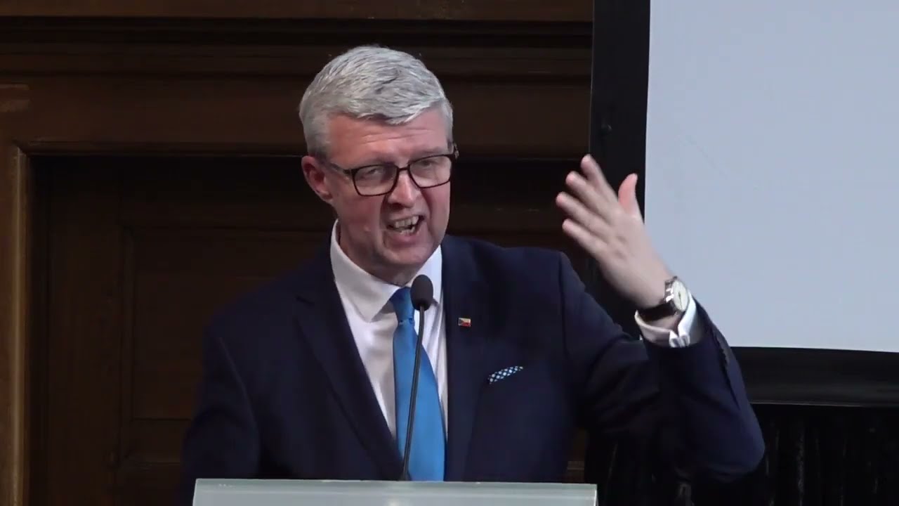 Havl&iacute;ček o hospod&aacute;řsk&eacute; strategii: Vl&aacute;da uděl&aacute; kroky k pln&eacute;mu ovl&aacute;dnut&iacute; ČEZ