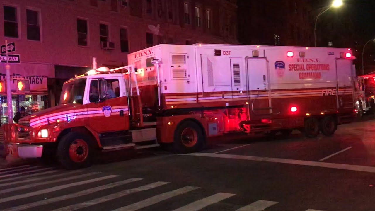 VERY RARE CATCH OF FDNY SPECIAL OPERATIONS COMMAND DECON E-37 TRUCK RESPONDING INTO HAZMAT INCIDENT.