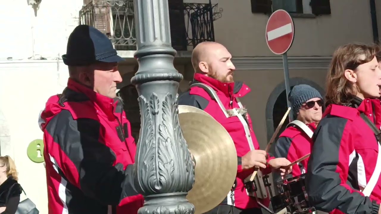 Festa di S. Martino, 11.11.2023, una esibizione della banda di Vezza