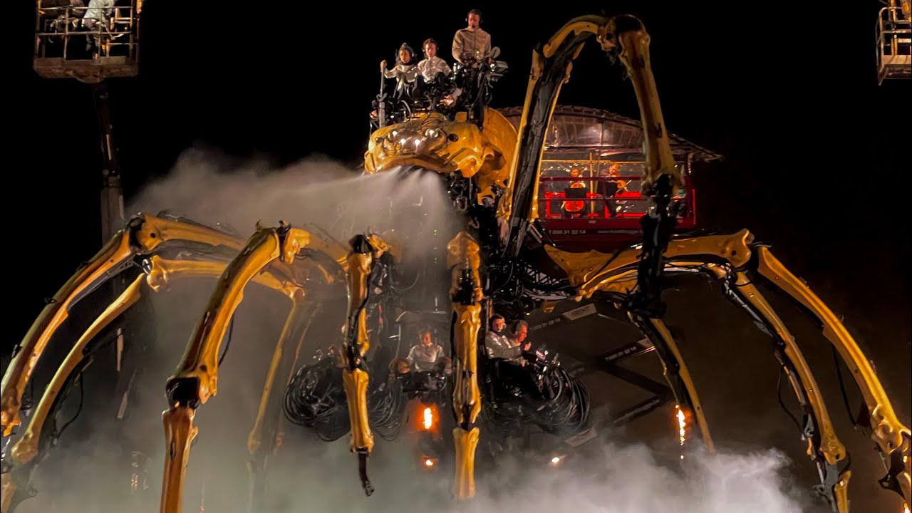Spider Robot | 37 ton | 13 meter tall | WELKOM BRUSK | Brugge - Exhibition