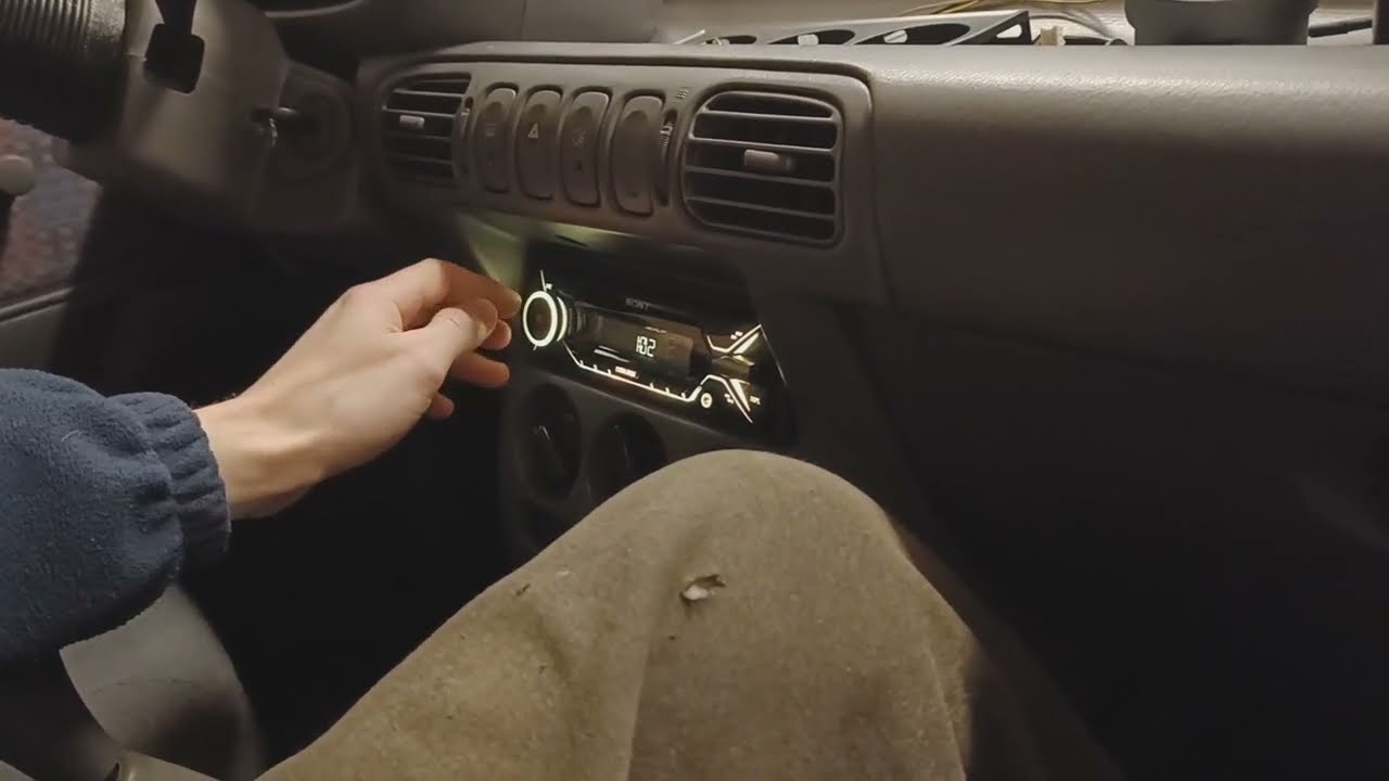 Micra K11 Radio Installation