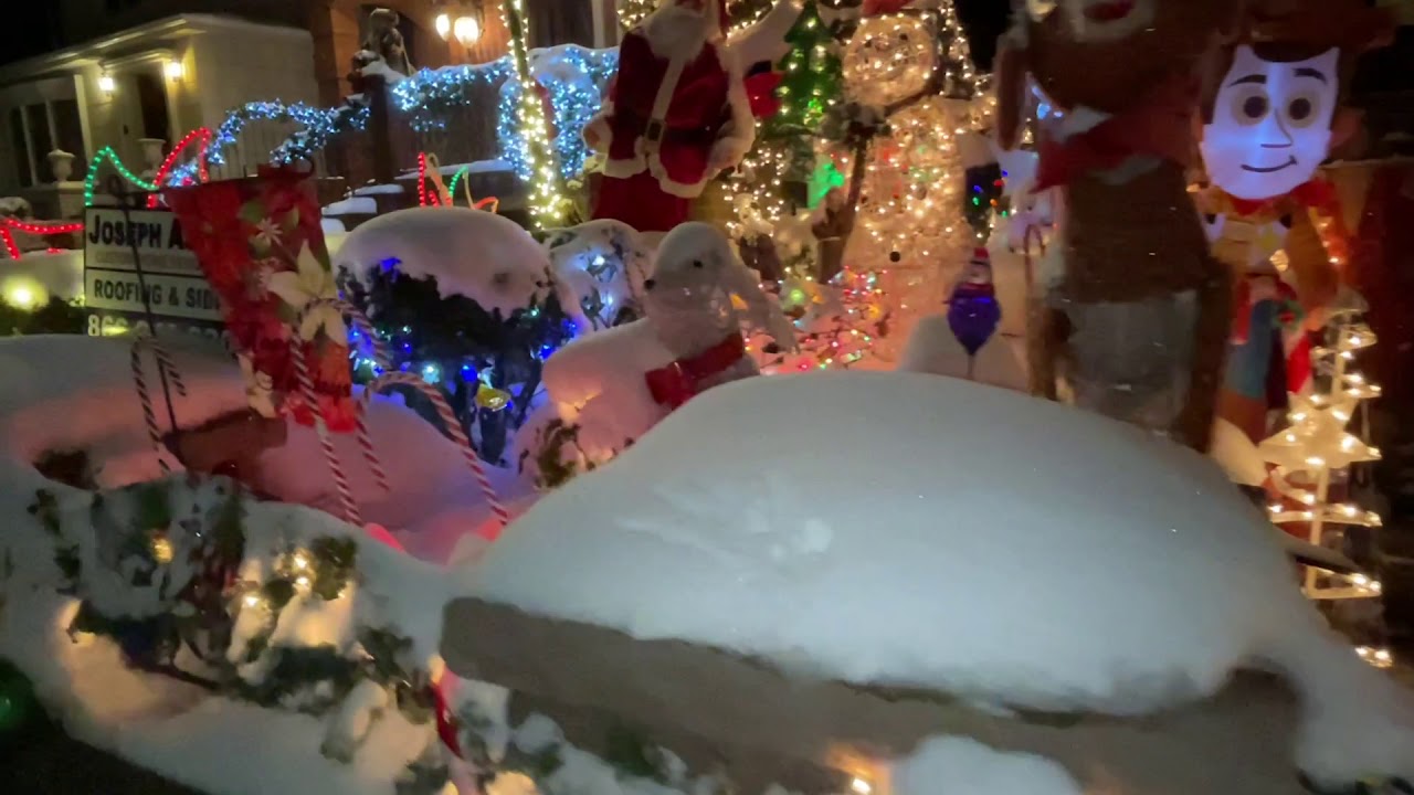 NYC LIFE 2020 | CHRISTMAS WALK AFTER SNOW IN DYKER HEIGHT BROOKLN NEW YORK DEC.17