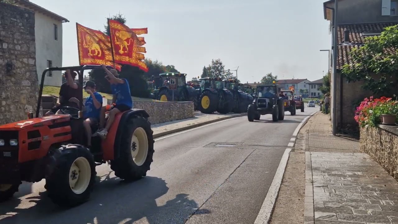 Trattorando, la tradizionale sfilata di mezzi agricoli a San Pietro di Feletto