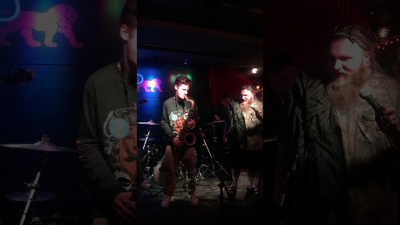 Teddy Swims and Augie Bello - Crazy (Gnarls Barkley) Live at The Red Lion