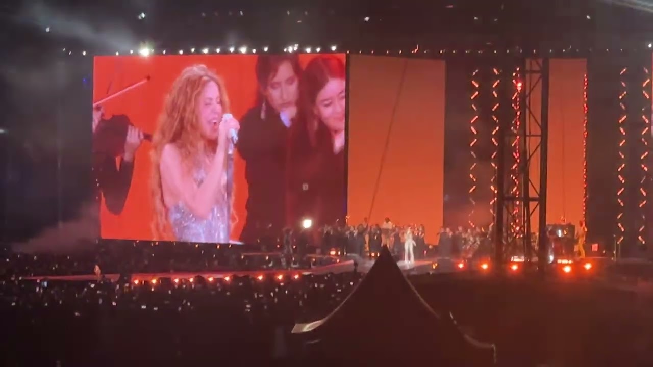 LA PARED Shakira Ft  Filarmónica Femenina de Bogotá  LMYNL World Tour Bogotá 2025