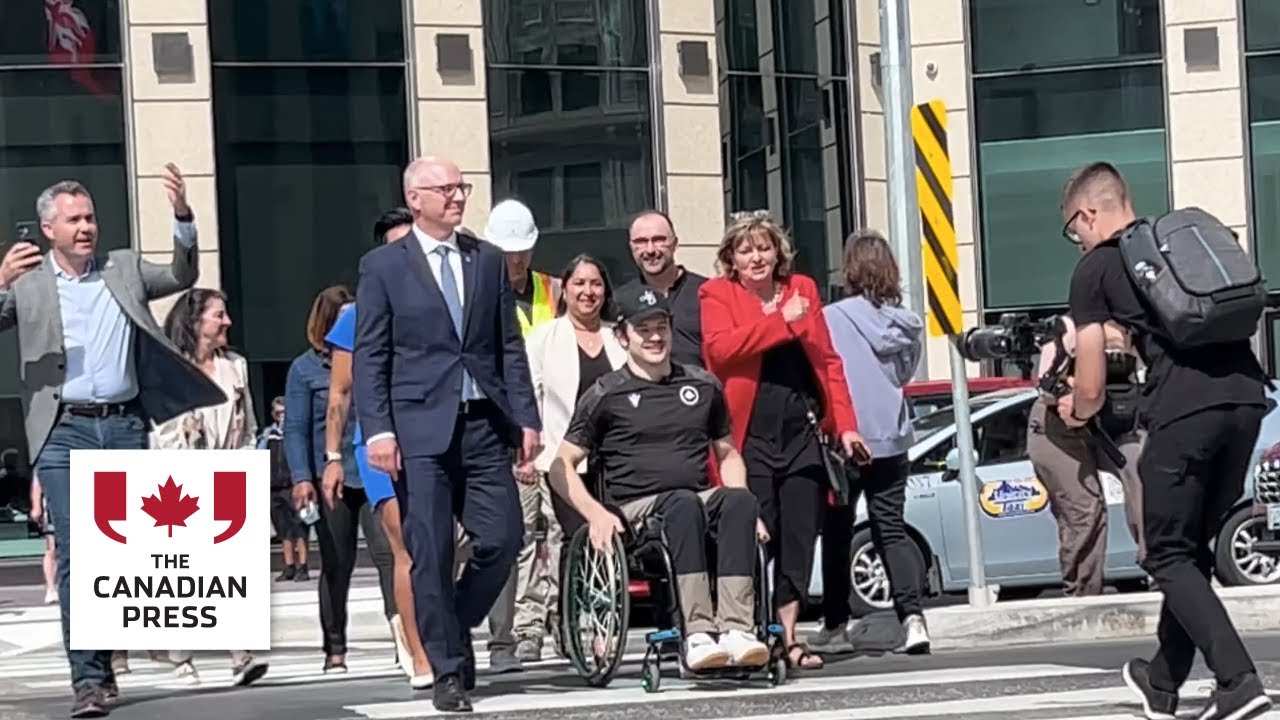 Winnipeg's historic Portage and Main intersection reopens to pedestrians after 46 years
