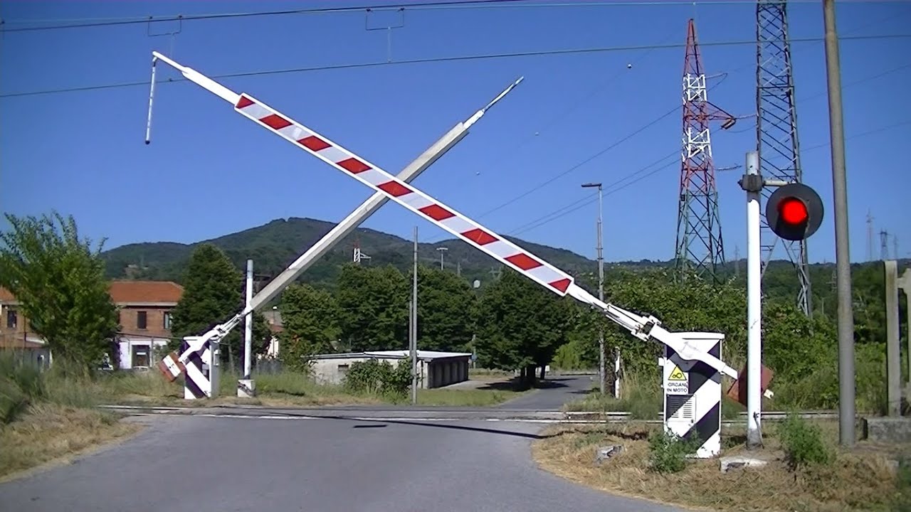 Spoorwegovergang Cairo Montenotte (I) // Railroad crossing // Passaggio a livello