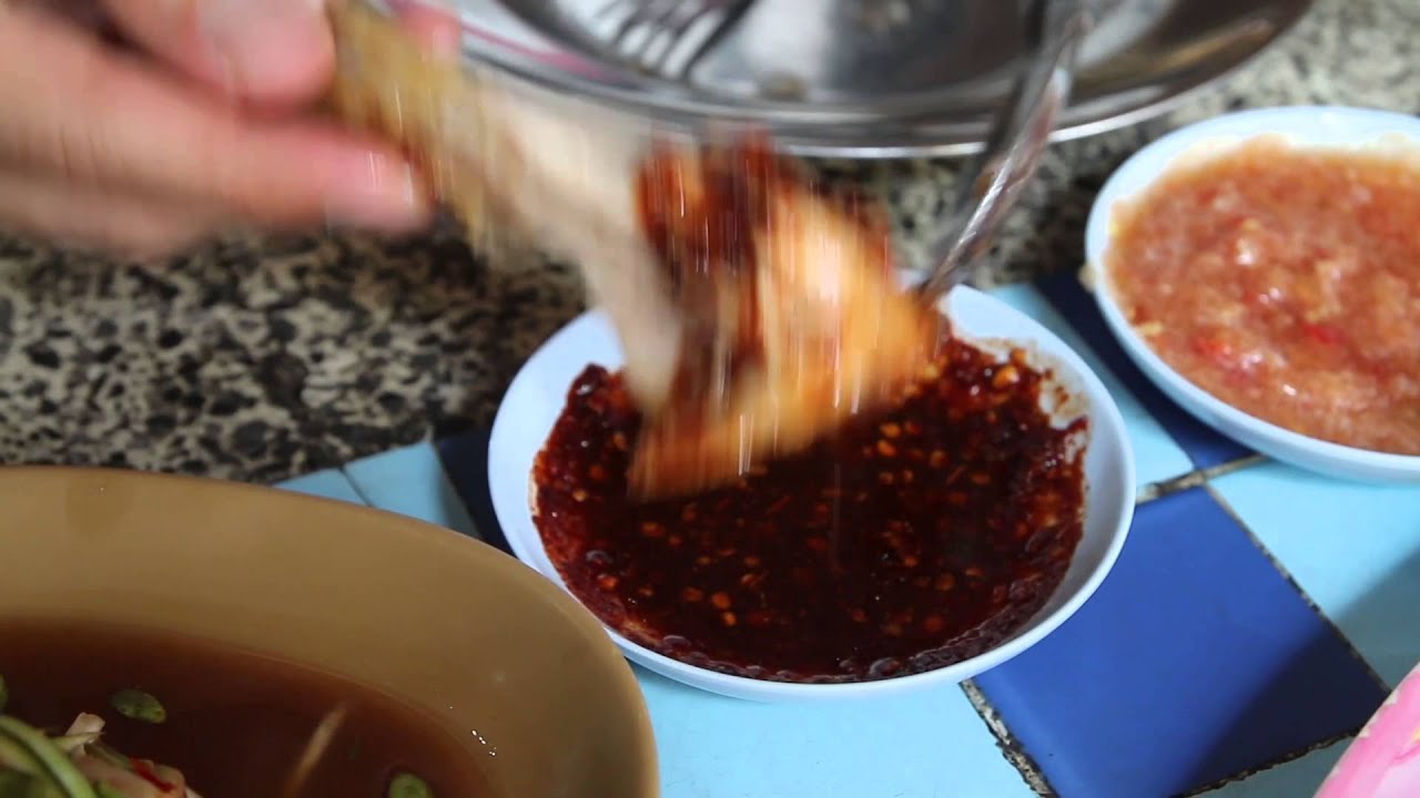Amazing Green Papaya Salad and Grilled Chicken in Ubon Ratchathani