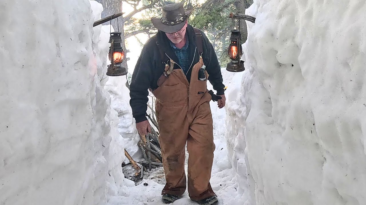 Build 8 ft (2.4m) Snow Shelter - 3 days Solo Camping & Cook Steak on a Rock