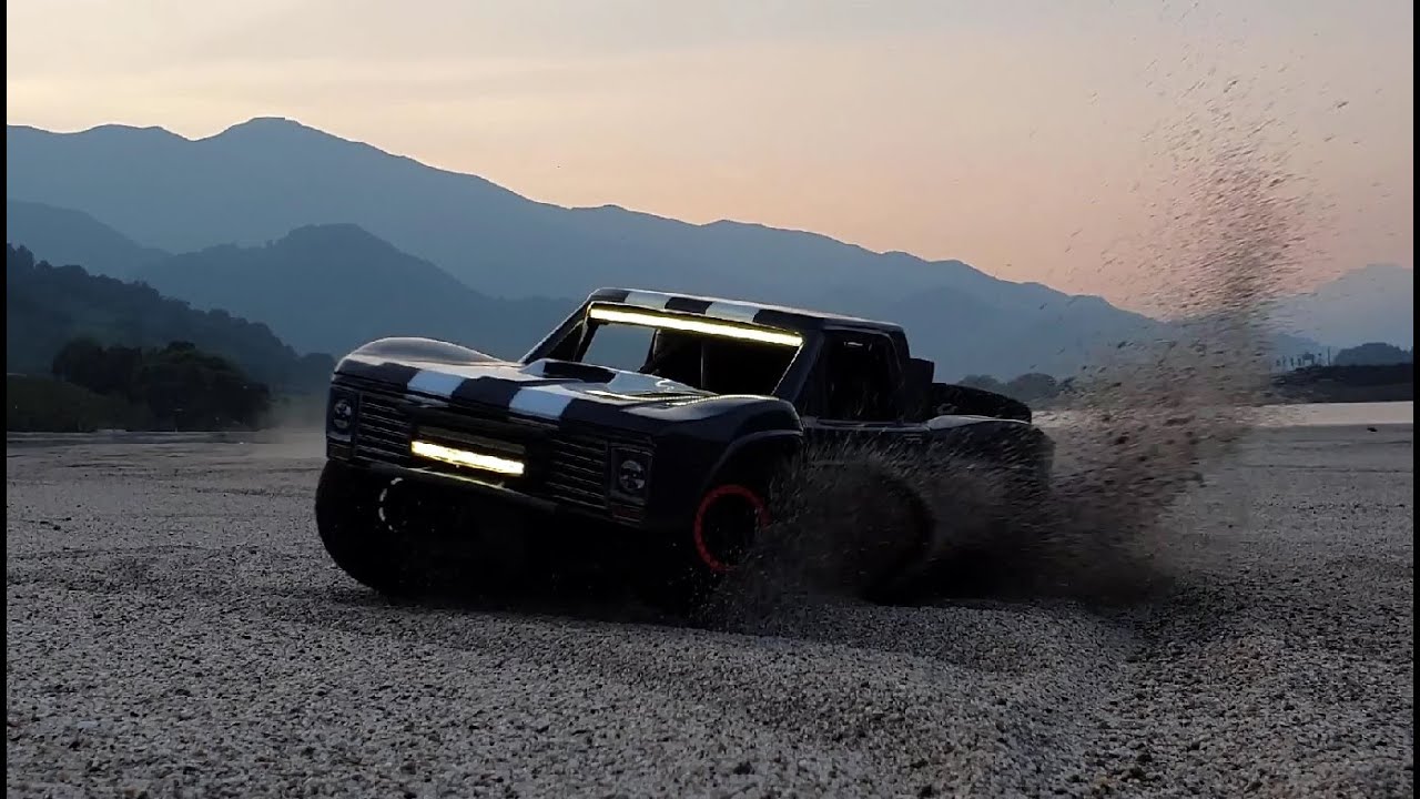 TRAXXAS UDR(PROLINE 1967 FORD F-100 BODY) SANDY BEACH BASHING