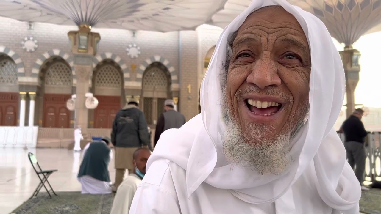 الدكتور عبدالله الشنقيطي المحاضر بالمسجد النبوي من أمام باب السلام ولقاء رائع مع الدكتور سيد جمعه