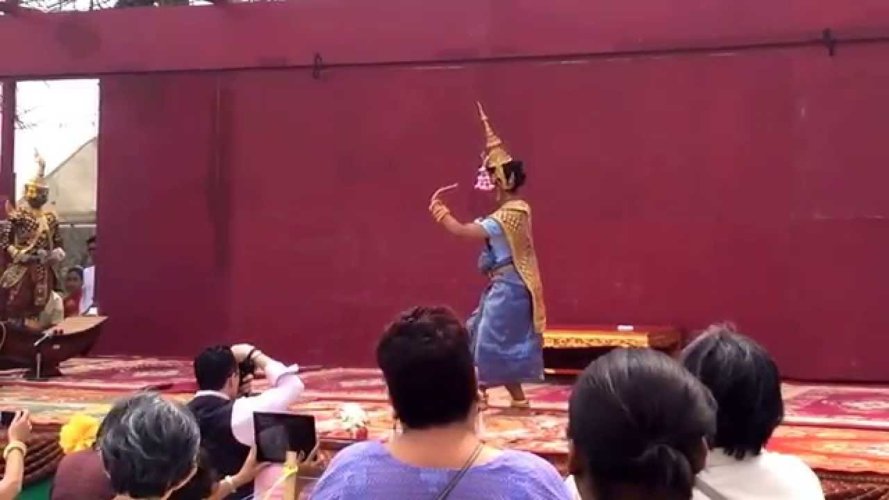 Cambodian Classical Dance - Robam Moni Mehkela and Ream Eyso