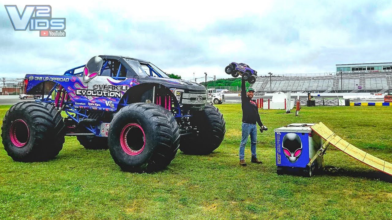 XMAXX Jumps Real Monster Truck