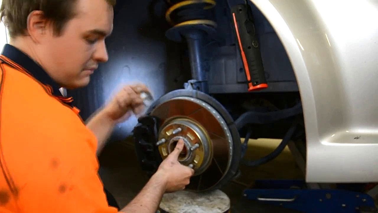 Holden VE Shocks, Springs & Sway Arm Link Replacement - Short Version