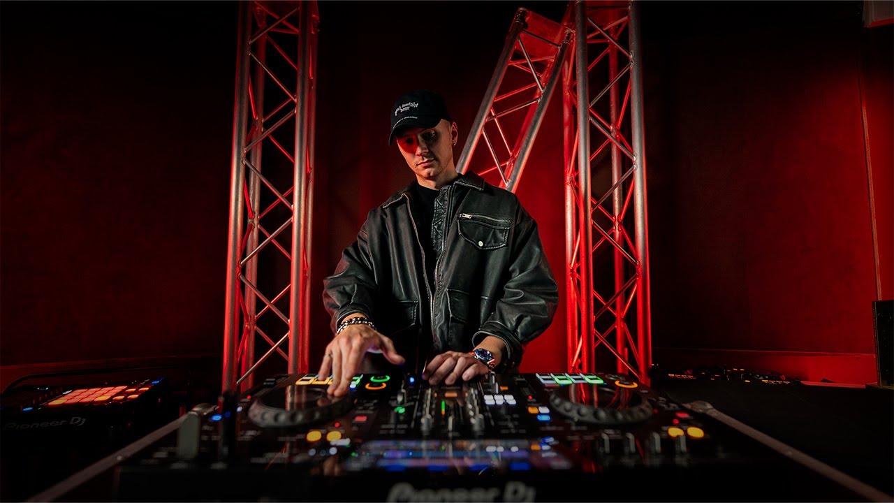 RED ROOM 001 - AVA Dj Set (Trap/Bass House)