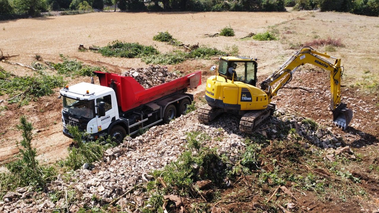 Chargement Scania 6x4 avec pelle Komatsu PC118mr