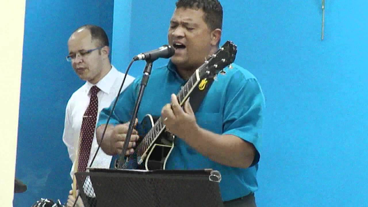 Irmao Altair canta no tabernaculo da f&eacute; em Schroeder A plenitude da esposa
