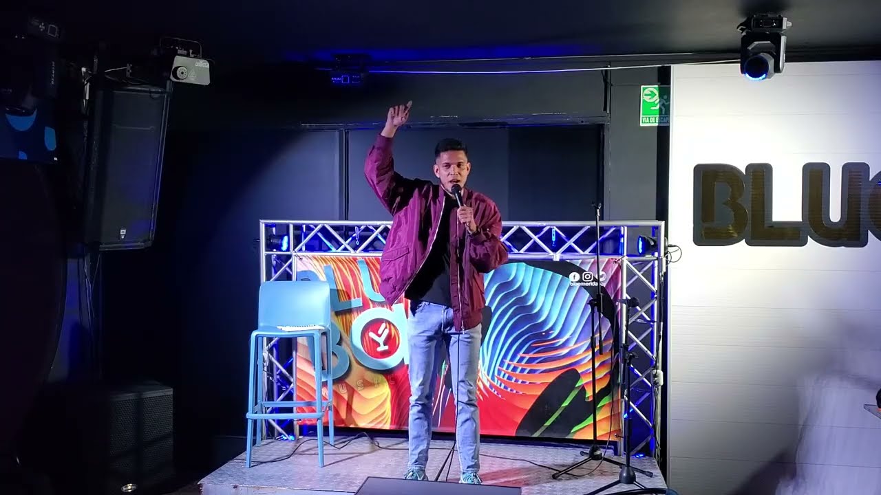 La gente busca la luz sin avisar | Roberth Jackie | Stand Up Comedy