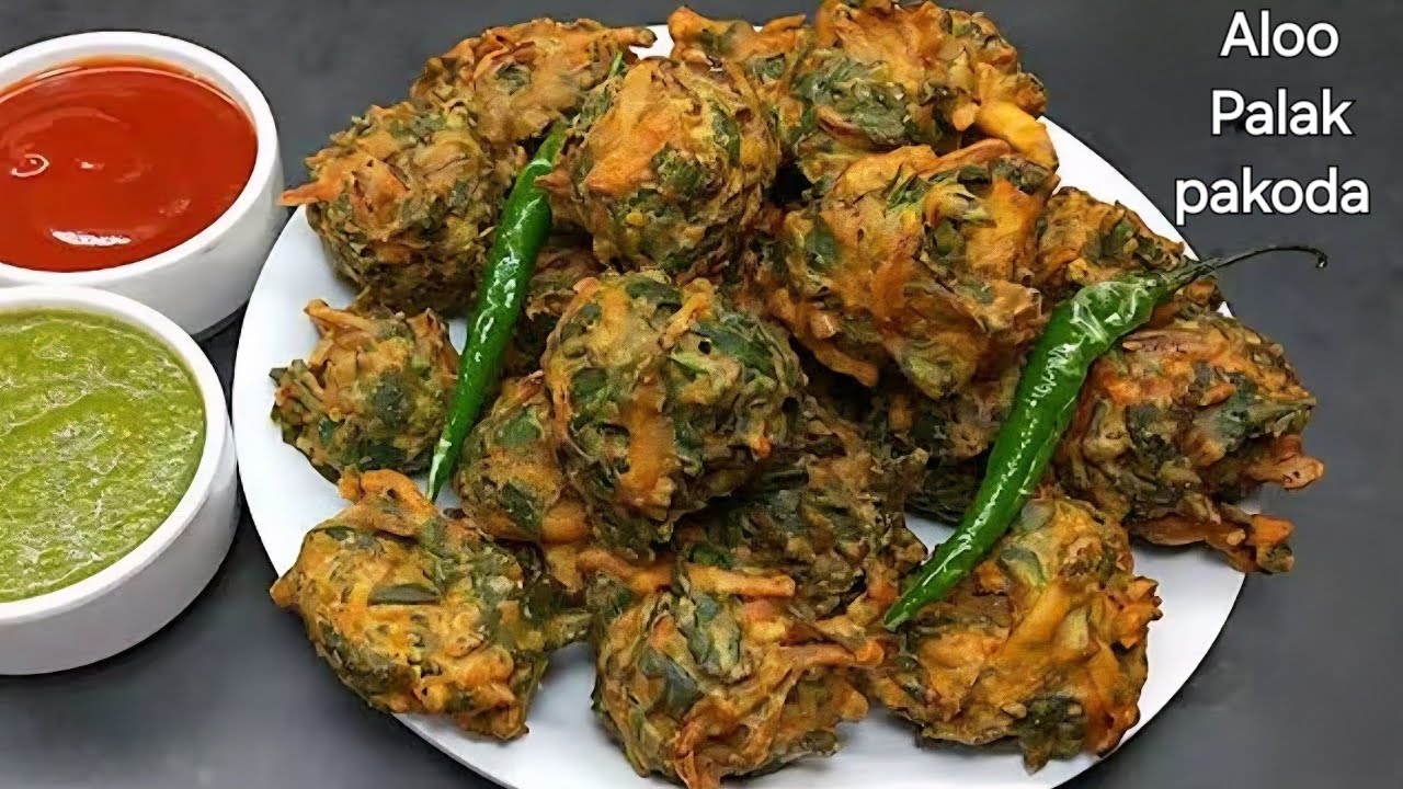 শীত থাকতে থাকতে মাত্র ১০ মিনিটে বানিয়ে নিন এই মুচমুচে মুখরোচক আলু পালং পকোড়া I Aloo Palak Pakoda
