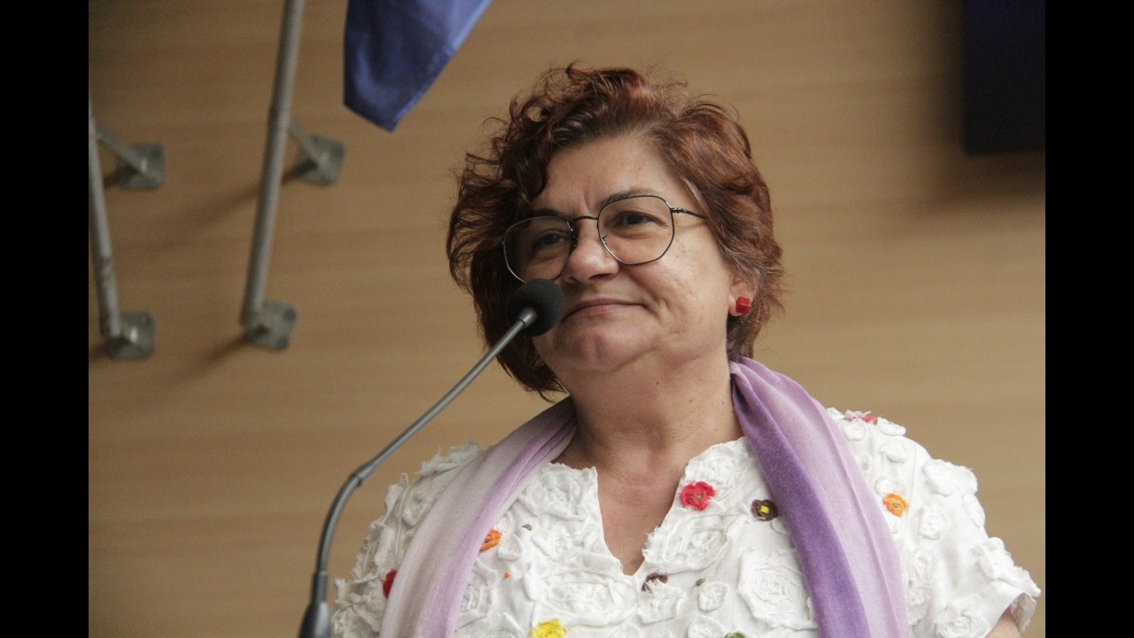 Cida Pedrosa aborda a questão da violência contra mulheres
