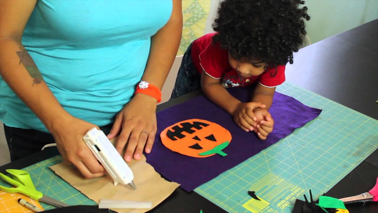 How to Make a Trick or Treat Candy Bag for Halloween