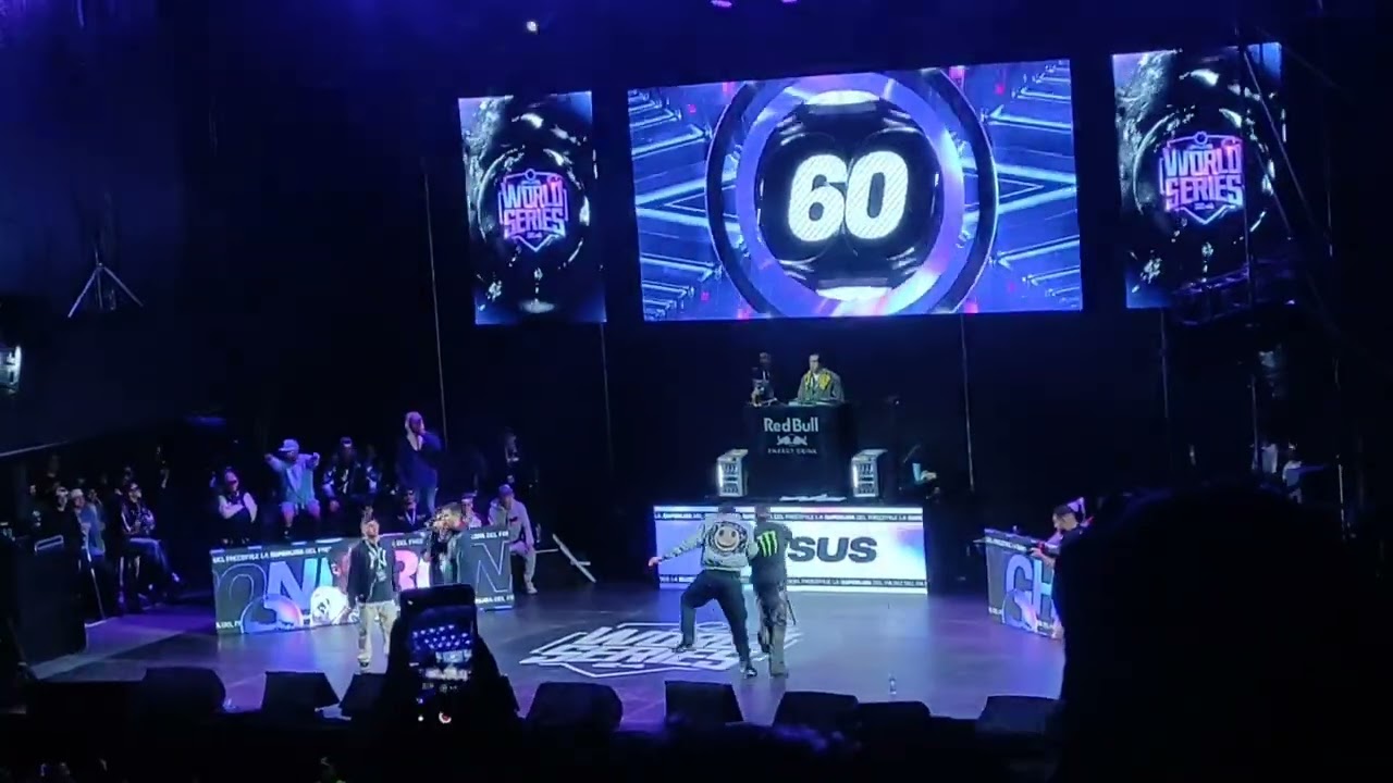 &iexcl;BATALLON DESDE EL P&Uacute;BLICO! Batalla entre Chuty vs Nitro