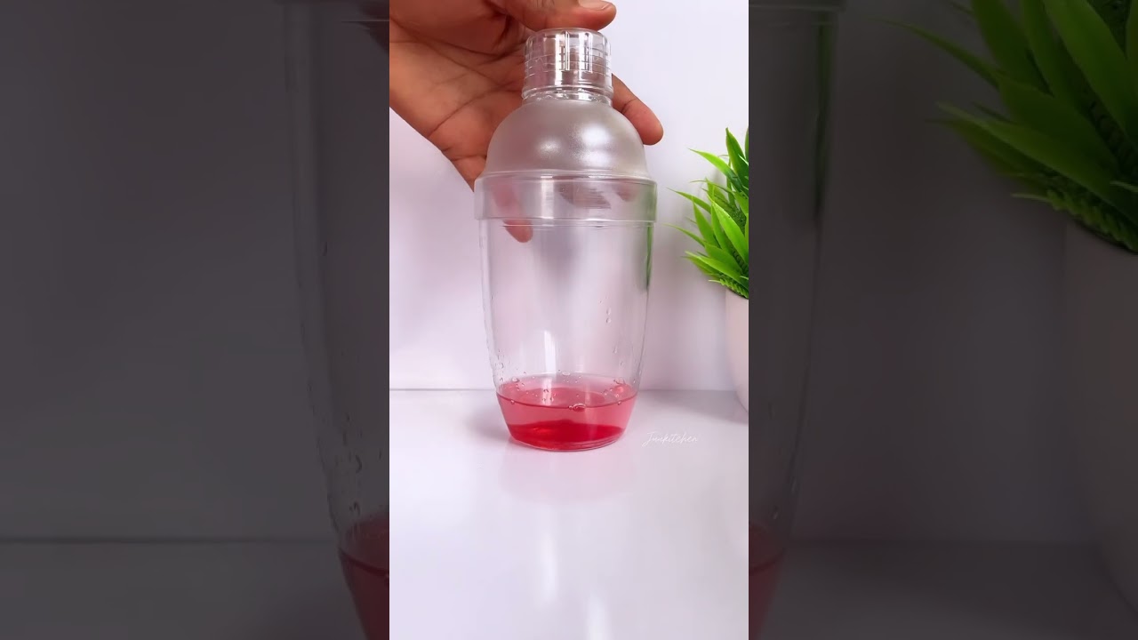 Easy Strawberry Cocktail With Gordon’s Pink Berry Gin 
