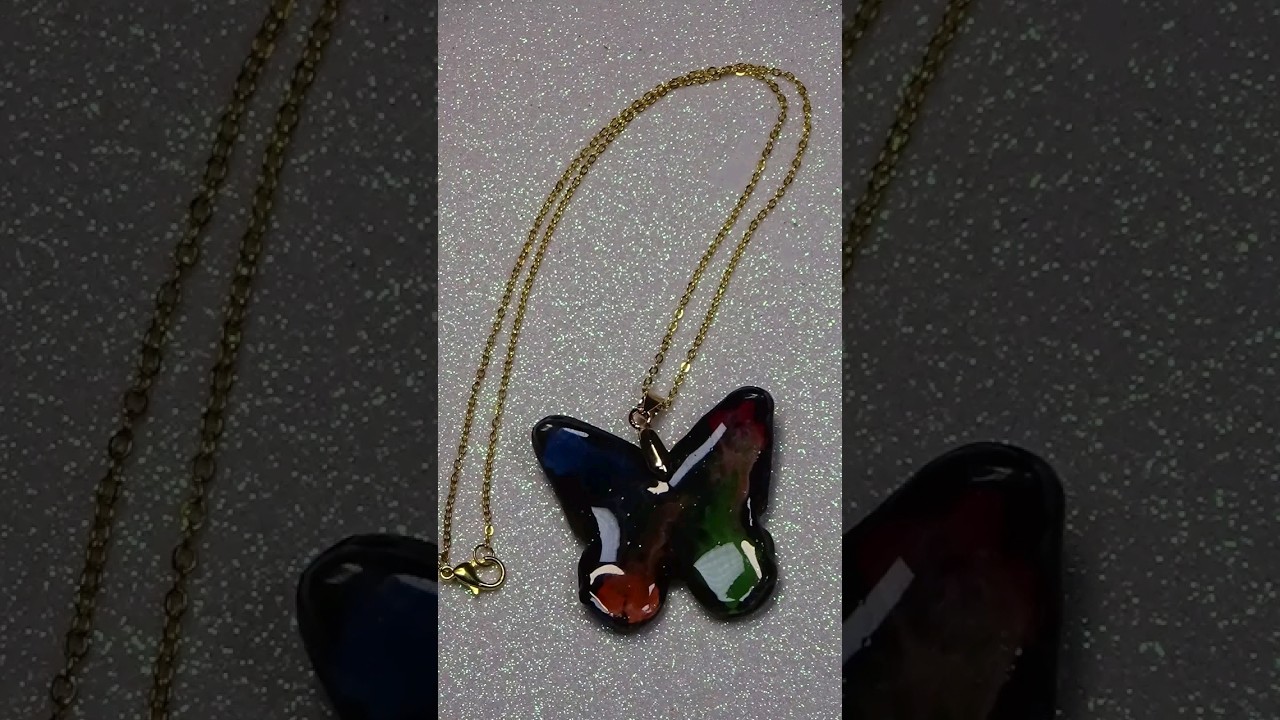 Collana con ciondolo a farfalla in resina UV #resina#resin#uvresi#resinauv#butterfly#farfalla#short