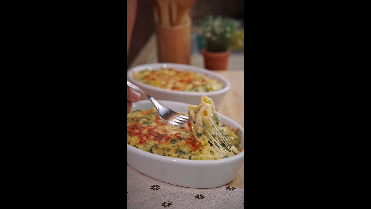 Macarr&atilde;o com creme de espinafre gratinado!