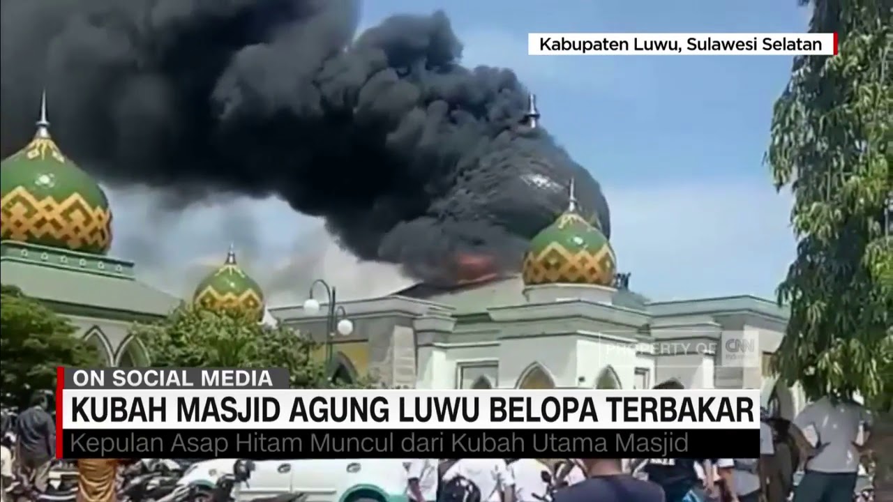 Kubah Masjid Agung Luwu Belopa Terbakar