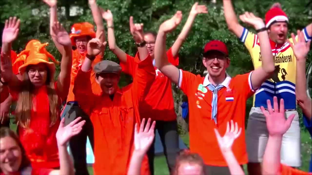 Scouts from across the world dancing to 