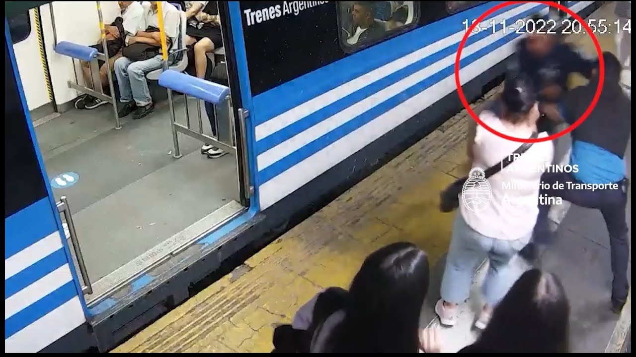 Retuvo la puerta del tren y robó un celular, fue interceptado por un guarda y terminó detenido