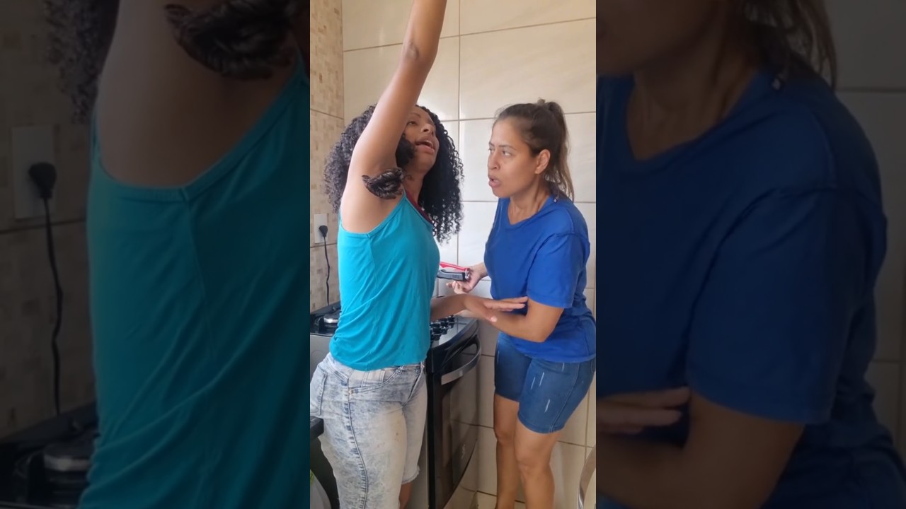 Trolei minha m&atilde;e com cabelos no suvaco