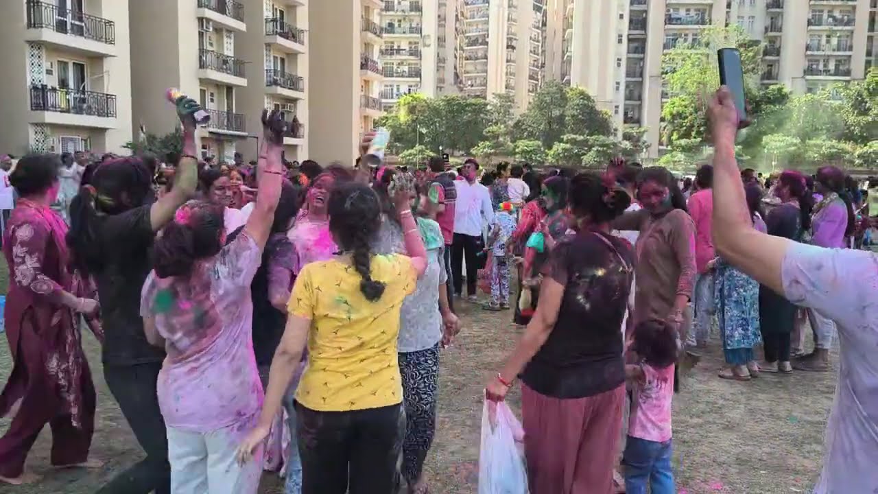 मेरी यूट्यूब फैमिली को हैप्पी होली /#youtube #happyholi @pahadiMayajoshiVlogs 