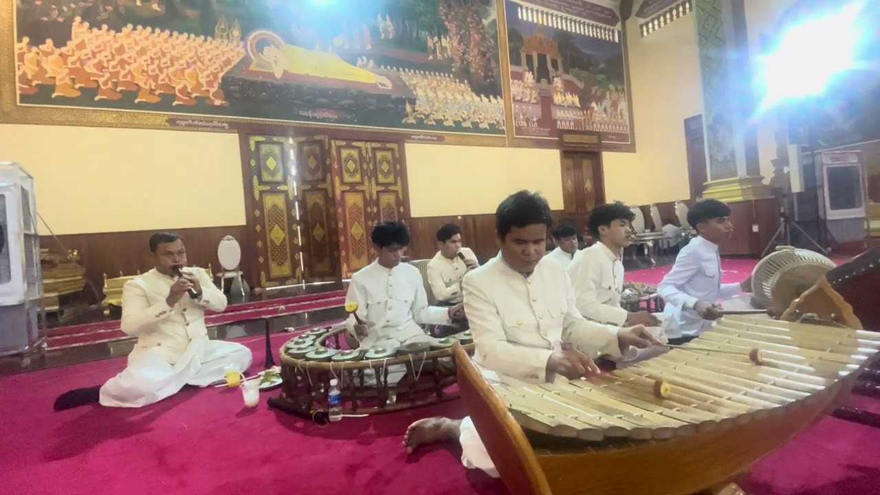 កំដរក្នុងកម្មវិធីបុណ្យឈាបនកិច្ច ម្តាយរបស់ឯកឧត្តមសភាចារ្យ ជូ វិជិត្ត