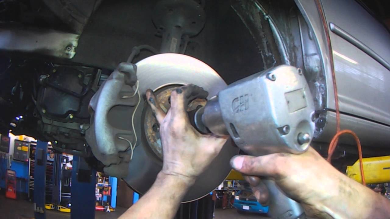 VW A4: AFP VR6 Golf 5spd Transmission / Clutch removal Part 2