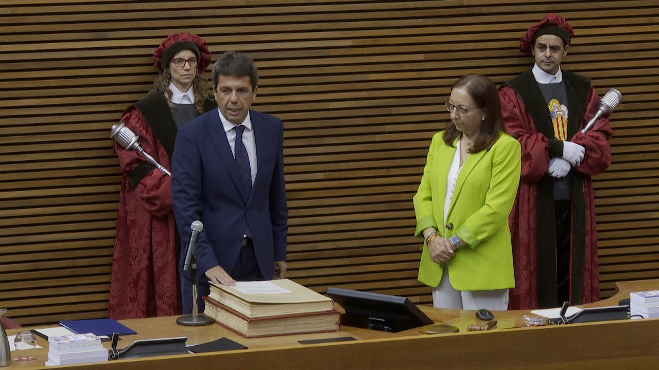 Carlos Mazón toma posesión como 'president' de la Generalitat Valenciana