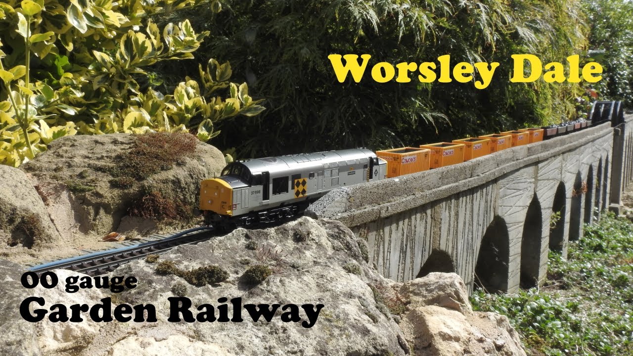 40 - Worsley Dale OO gauge Garden Railway - Inside Out
