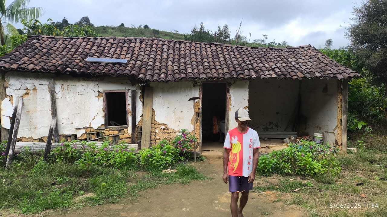 ELE MORA ISOLADO NA MATA AS ONÇAS VEM NO QUINTAL DA CASA DELE