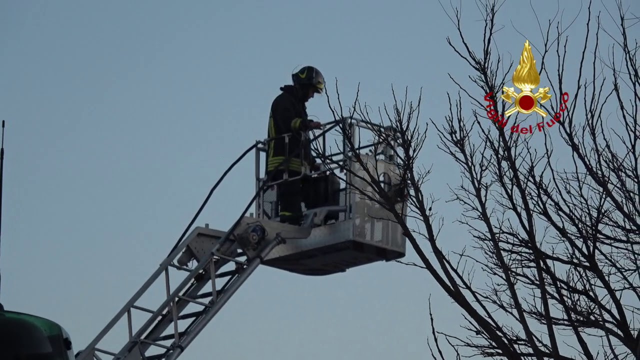 Incendio alla Marvit di Osimo Stazione, le verifiche dei vigili del fuoco