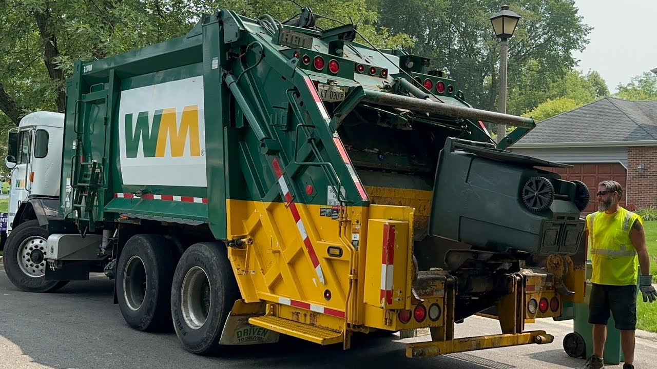WM CNG Heil PT1000 Rear Loader Garbage Truck