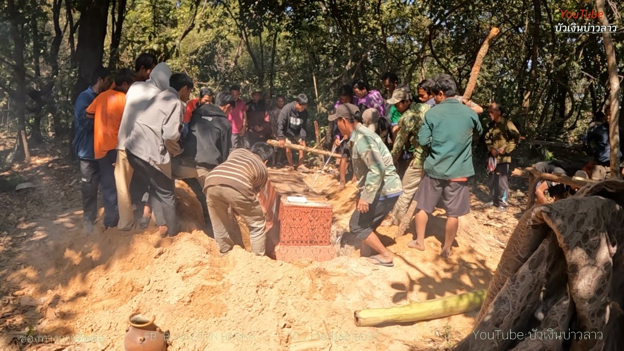 พิธีฝังศพของชนเผ่าเบรา ชนบทลาว //The burial ceremony of the Beira tribe.