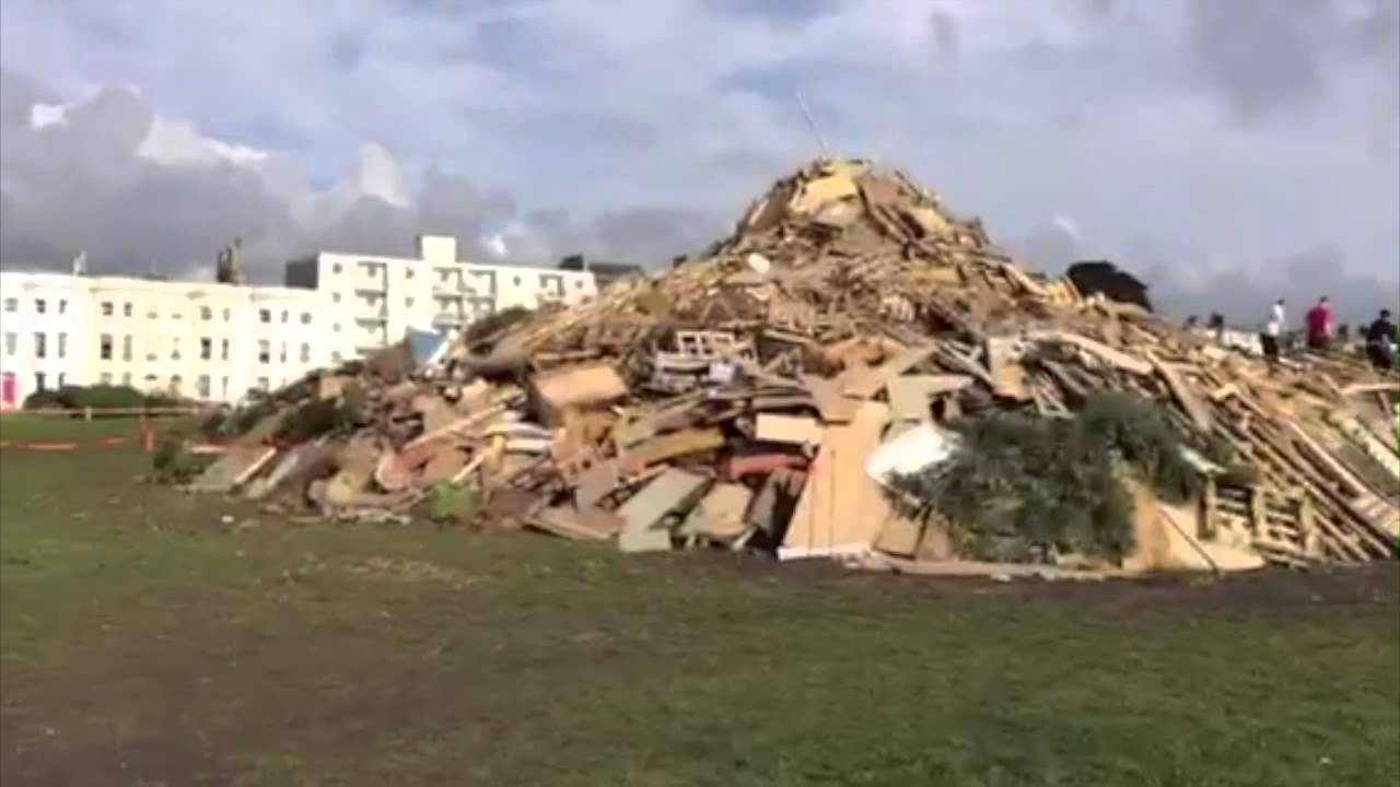 Littlehampton Bonfire Preparations - SRPix The Photographers Eye