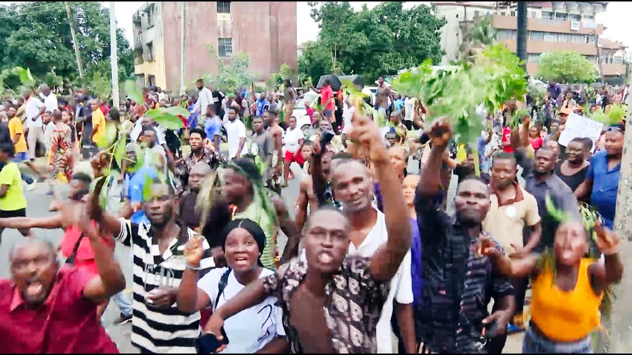 Protest Rages On In Port Harcourt   Protesters Narrate The Synergy Between Security and Hoodlums