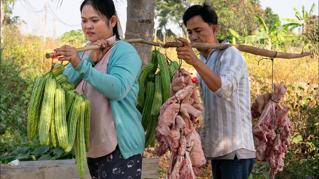Harvesting GIANT Bitter Melon! 🍈 Caramelized Pig Legs & Village Fried Eggs Feast
