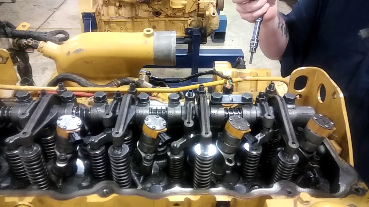 Removing a fuel injector from a cat c7 acert